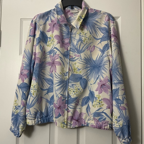 Jackets & Blazers - Koret jacket women’s large white, purple & blue flowers zip up vintage